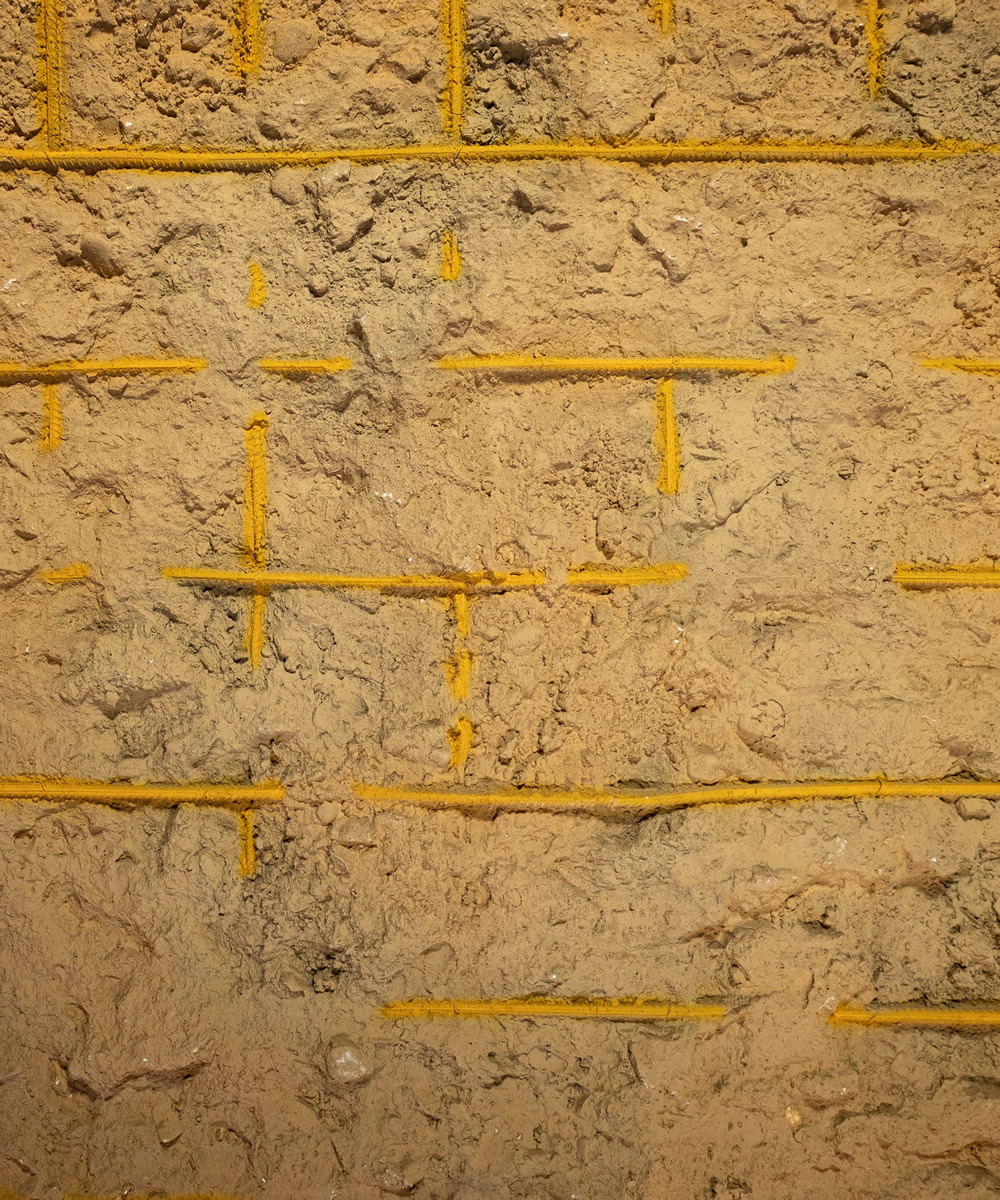 Fiberglass Panel Nova Fomalhaut fiberglass panel, fiber taş panel, fiberglass taş panel, fiberglass taş panel duvar kaplama, fiber taş panel duvar kaplama, fiber duvar kaplama, fiber panel duvar kaplama, betonu dökülmüş kolon görüntüsü, sarı paslanmış demir ve toprak tonlu beton
